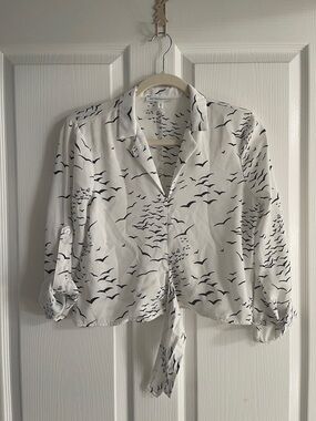 BCBGeneration White Button-Front Tie Hem Blouse with  Bird Print